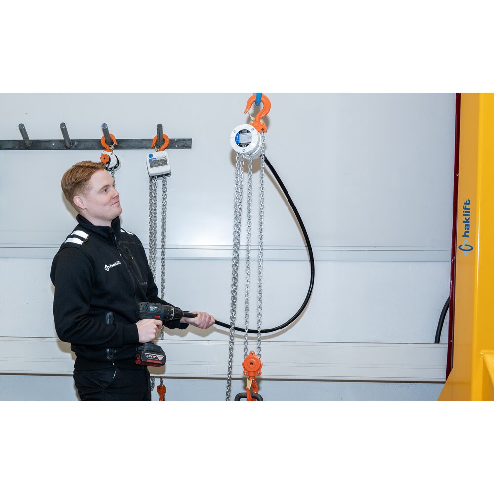 Multi driven hoist