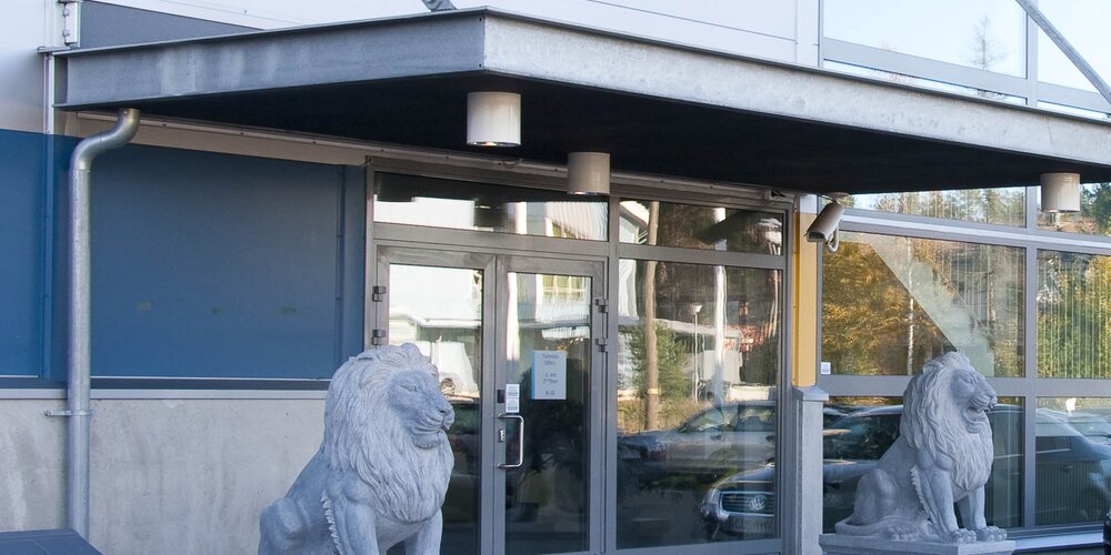 Myymälä kiinni, mutta myynti ja varasto palvelevat